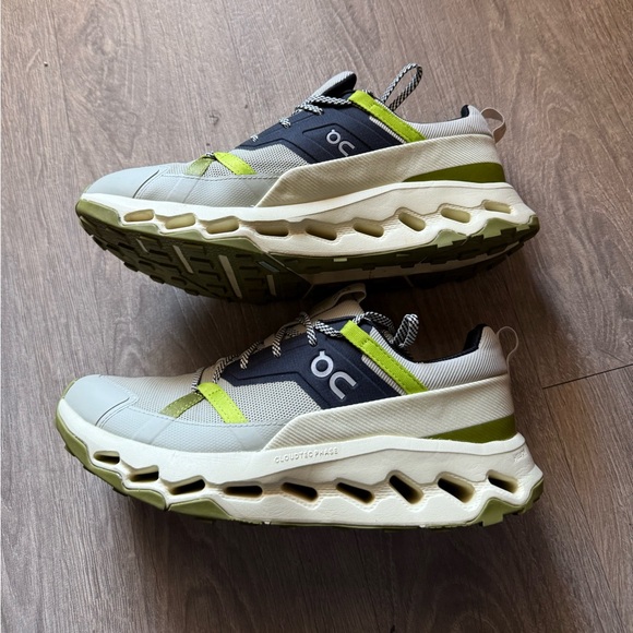 On Running Sneakers with Green and Blue Accents - Picture 4 of 8